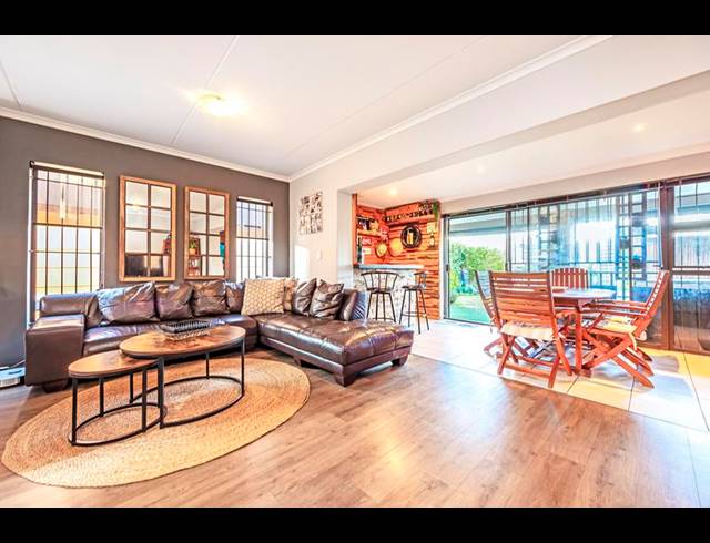 3 BEDROOM TOWNHOUSE FOR SALE IN BRACKENFELL SOUTH